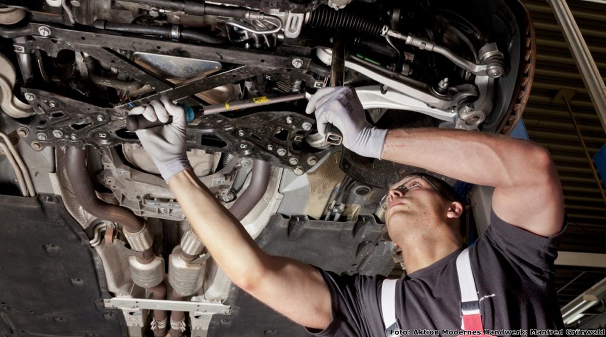 Handwerk macht Schule: Themen, Kompetenzen und Karriere im Kfz-Handwerk -  Handwerk macht Schule